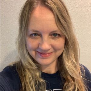 Meet your Posher, Michaela!